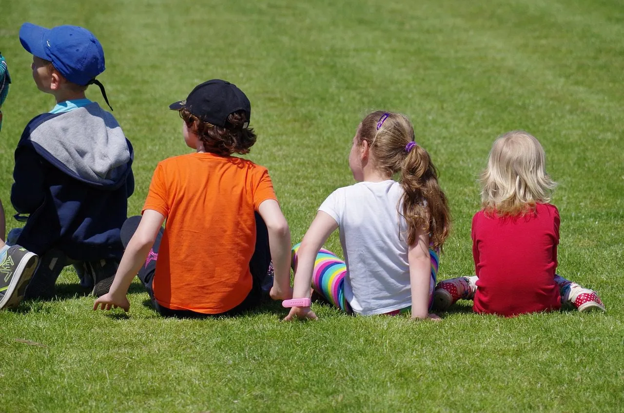 bambini nel prato