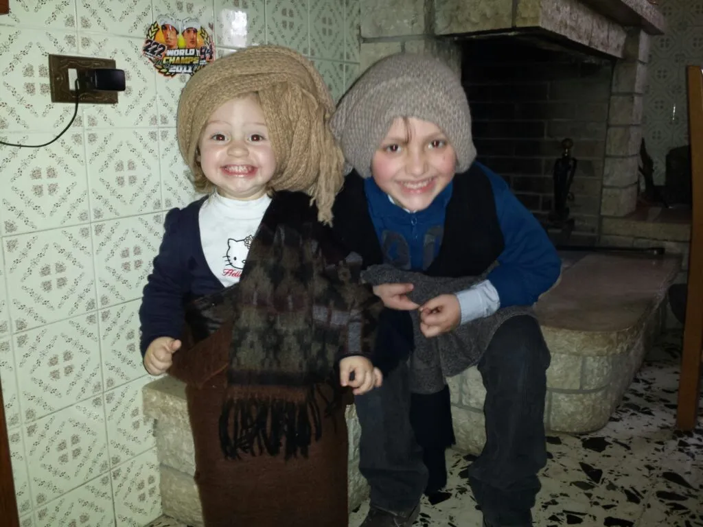 Eugenio e Francesca vestiti col turbante