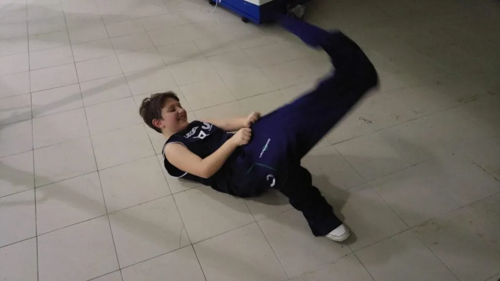 Eugenio indossa la tuta a terra