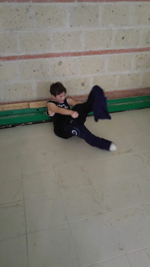 Eugenio indossa la tuta a terra