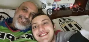 Eugenio e Remigio sorridono nel lettone