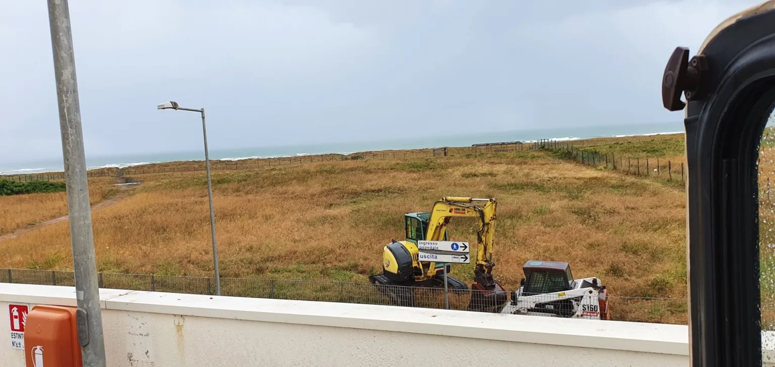 la spiaggia avanti all'ospedale Bambino Gesù