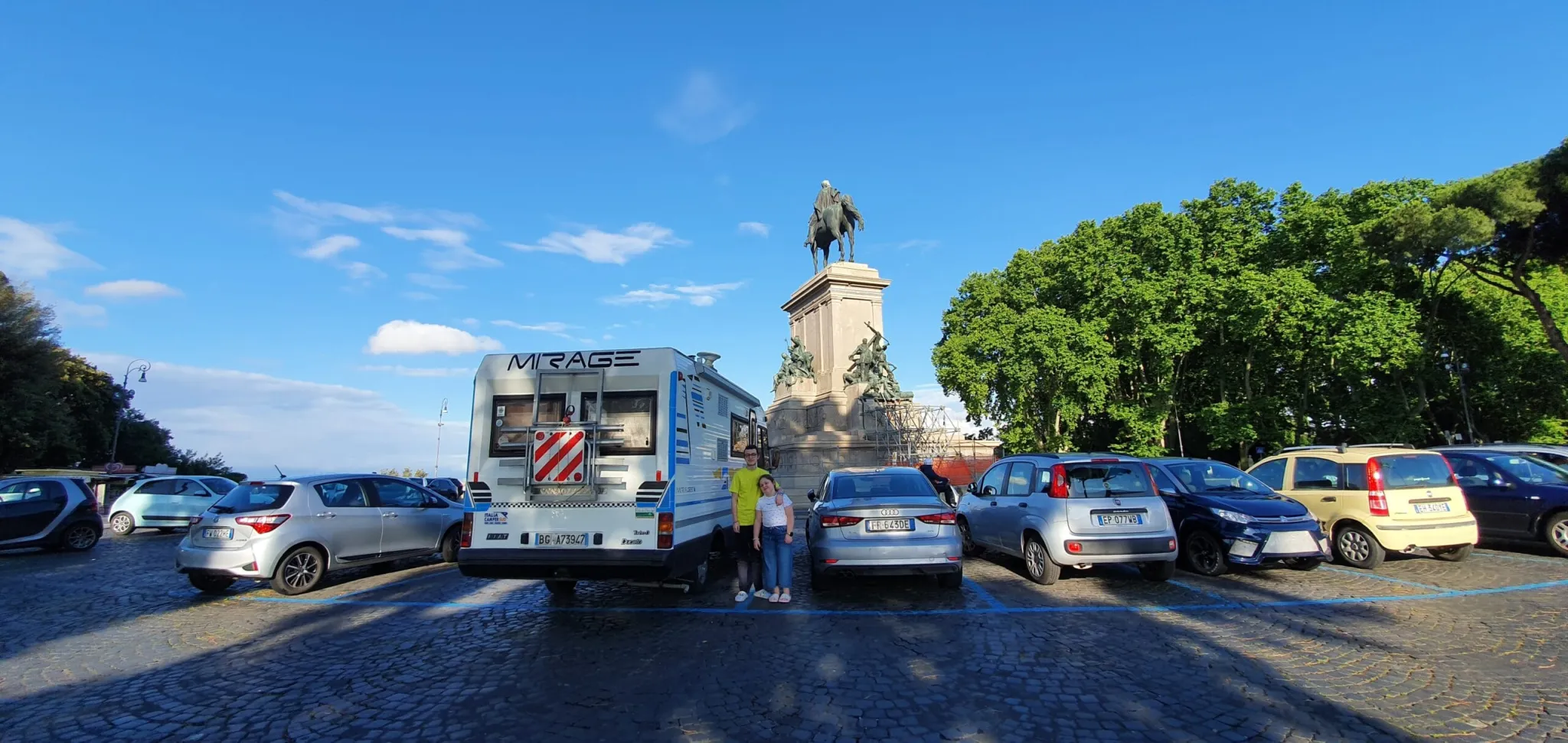 camper Albino a Piazza Garibaldi