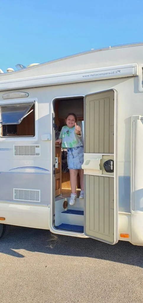 Falso bene, vero male