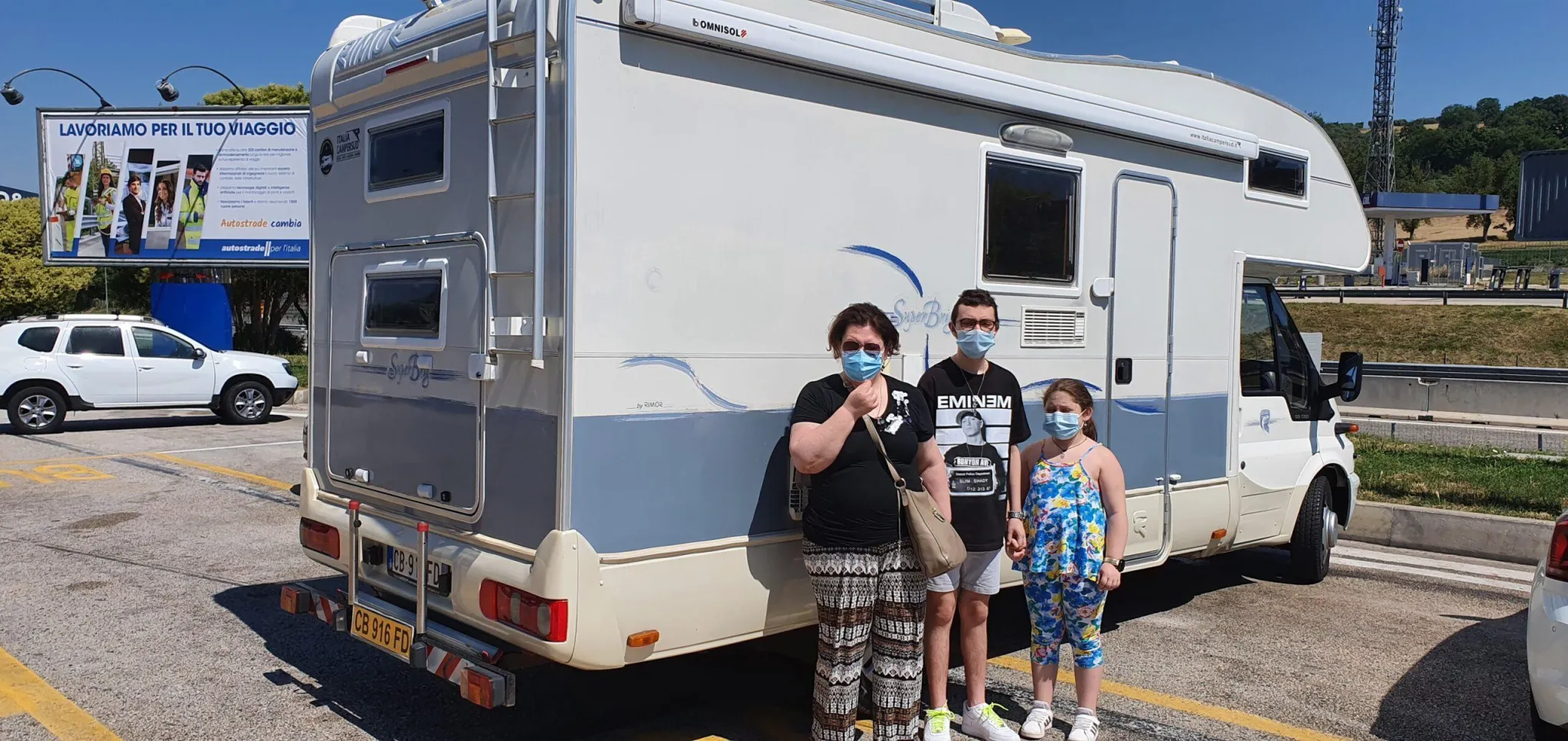 Eugenio, Giuseppina e Francesca autogrill Mirabella