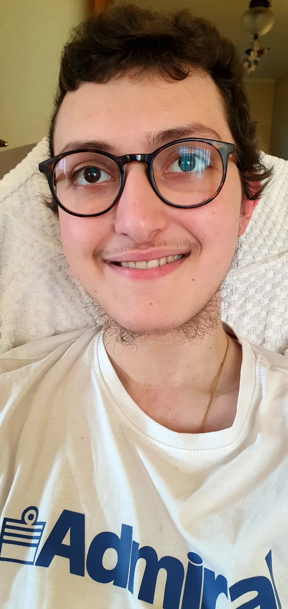 primo piano Eugenio con la maglietta Admiral