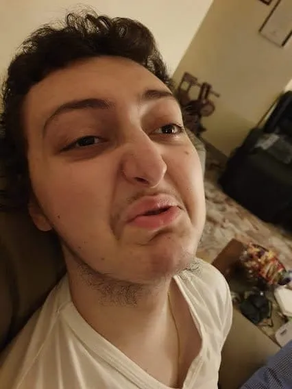 Eugenio smorfia per le caramelle