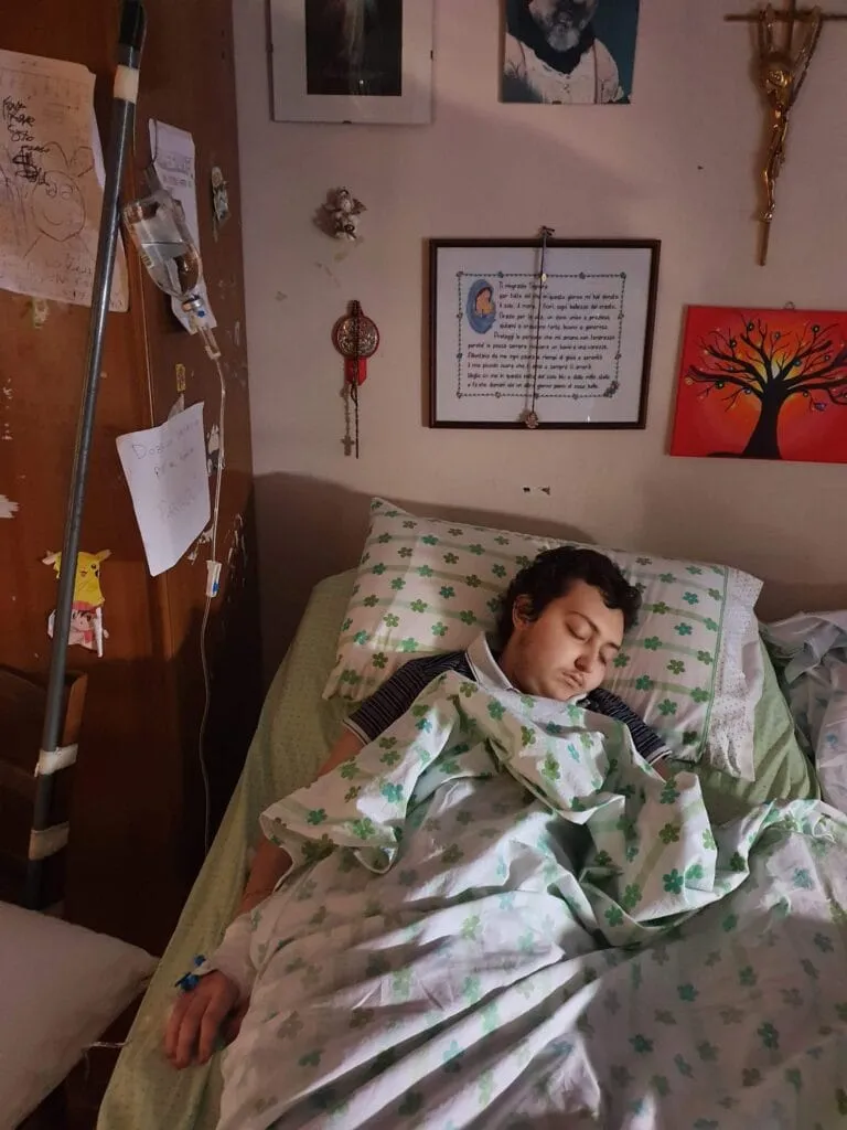 Eugenio dorme nel suo lettuccio