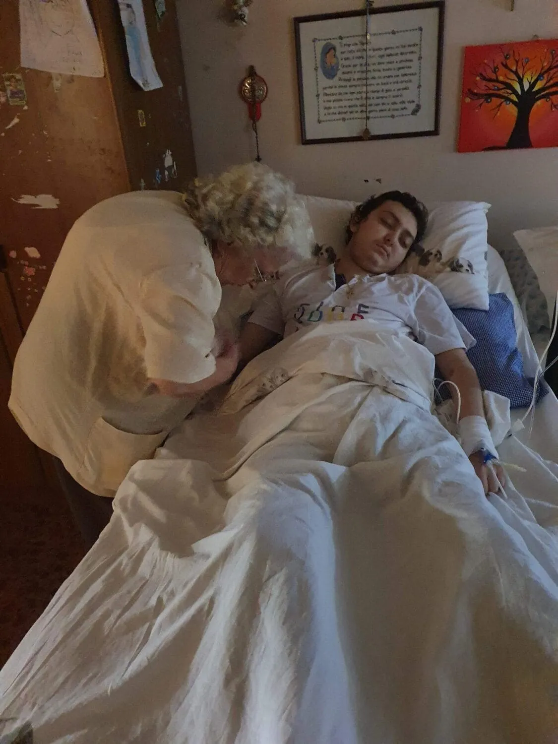 nonna Rosaria abbraccia Eugenio