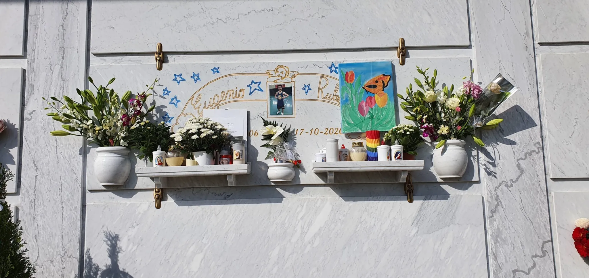 Oggi e sempre - casetta di Eugenio con il quadro "farfalla" di Ileana