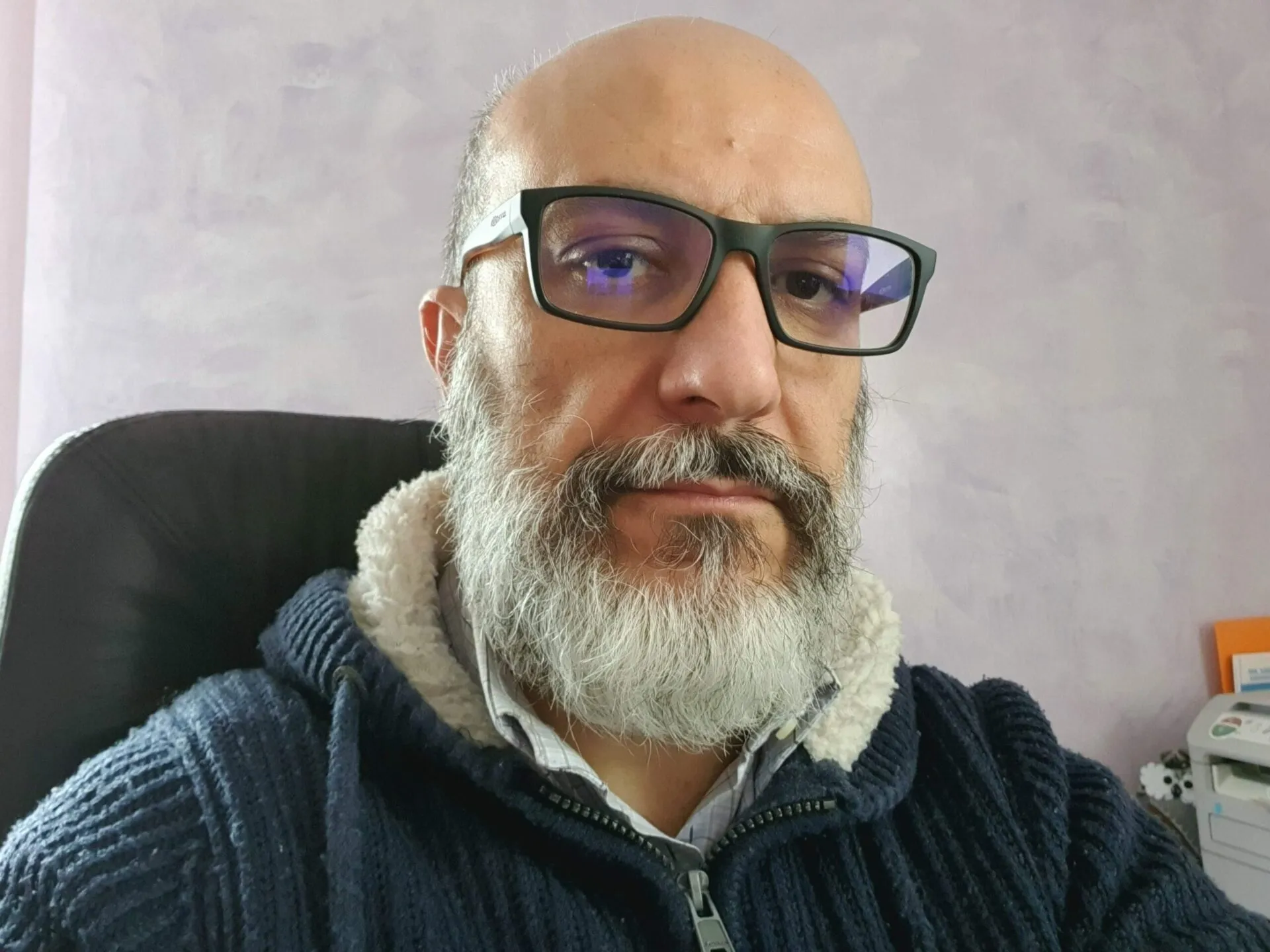Remigio nel suo ufficio
