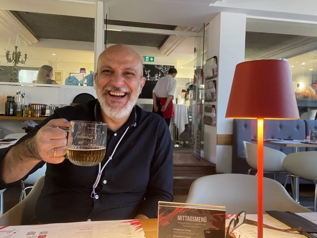 Remigio con la birra a Vienna