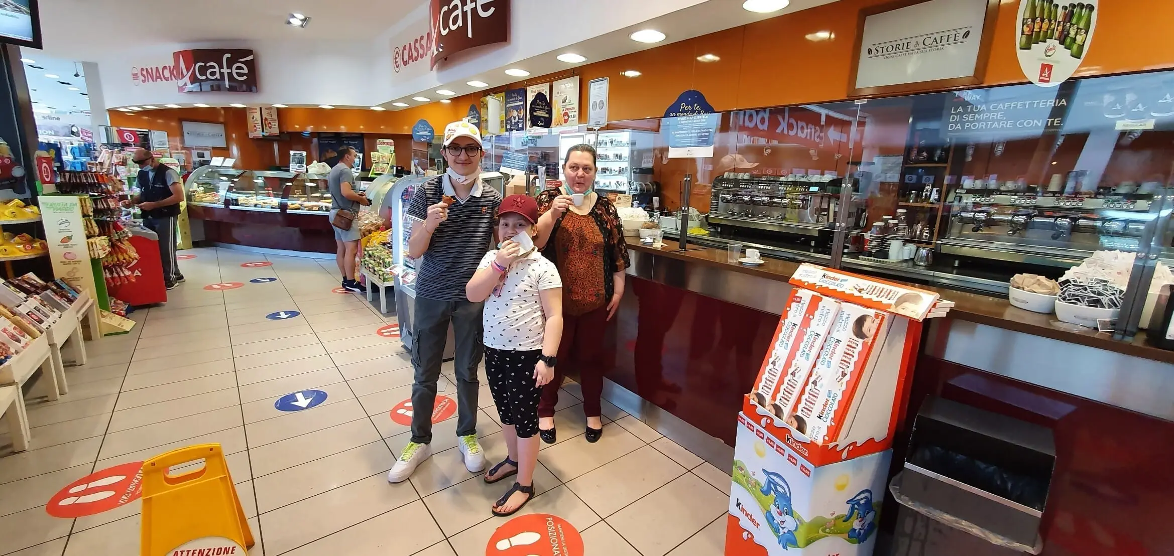 famiglia in Autogrill Casilina