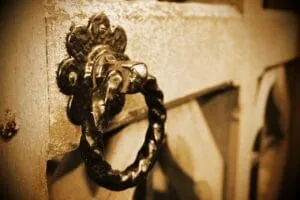 close-up, door, gate, bussare alla porta, batacchio