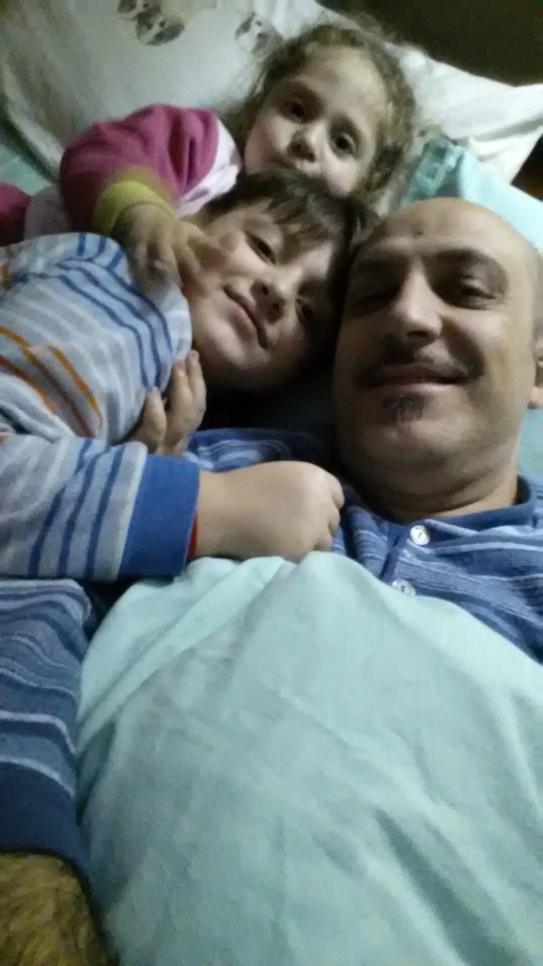 Eugenio, Francesca e Remigio nel lettone