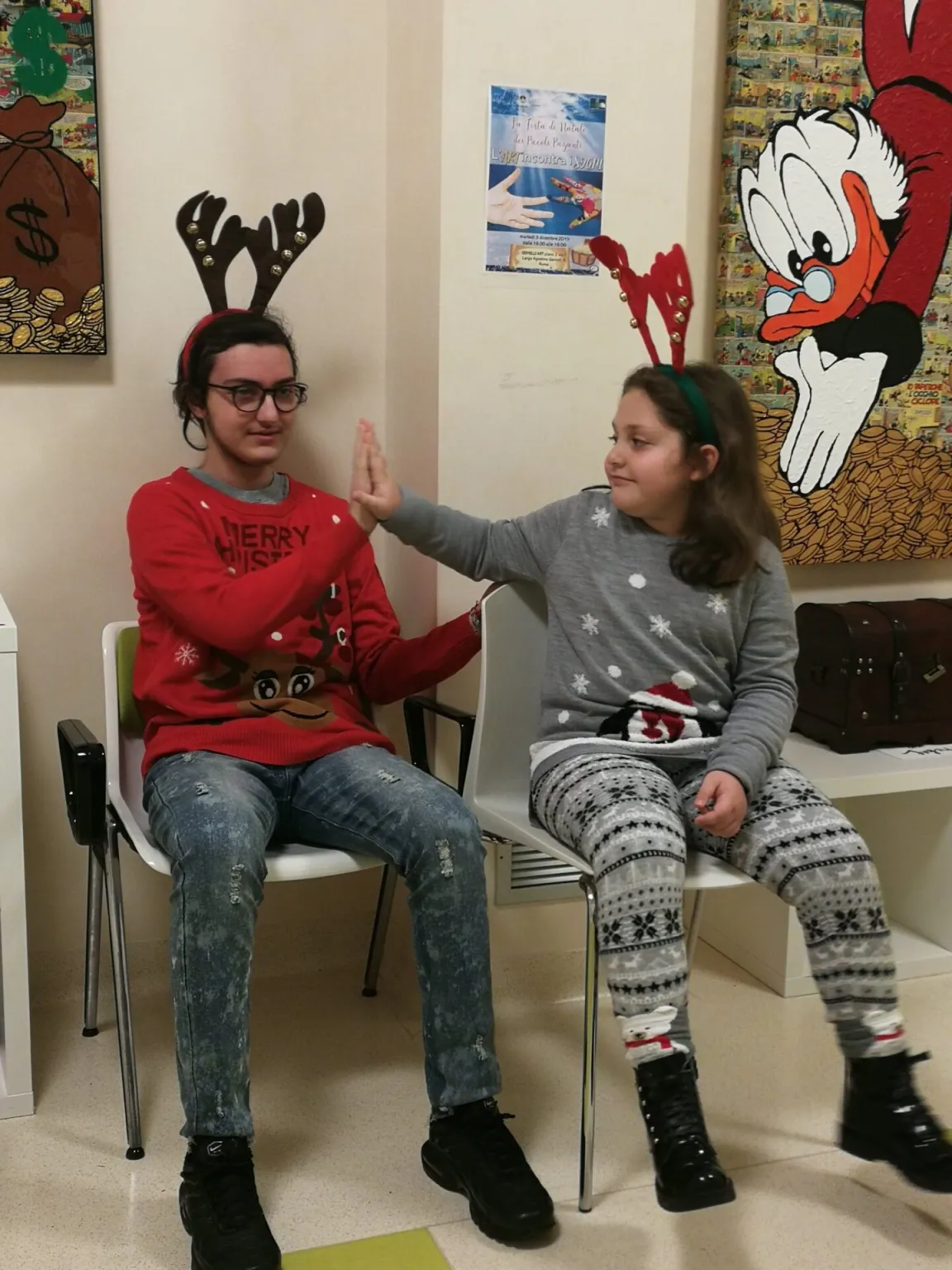 Eugenio e Francesca nella saletta radioterapia Gemelli