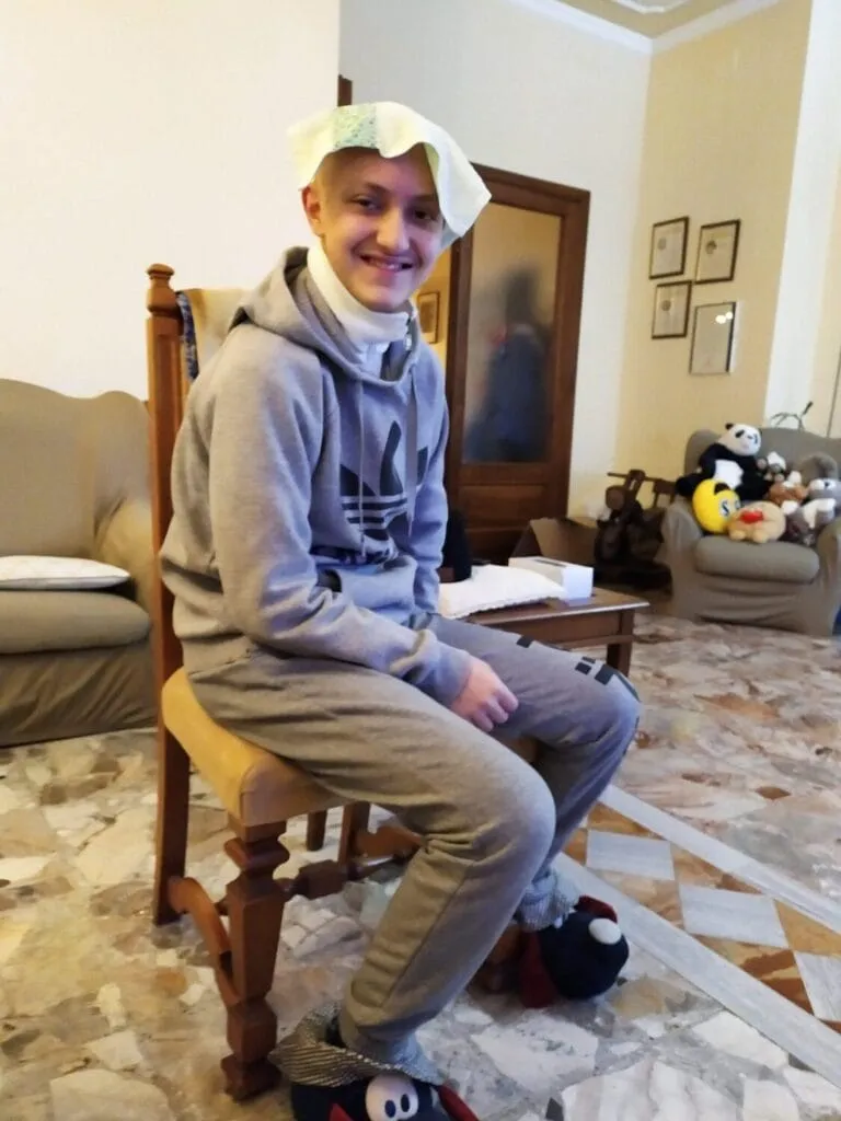 Eugenio pulisce la testa