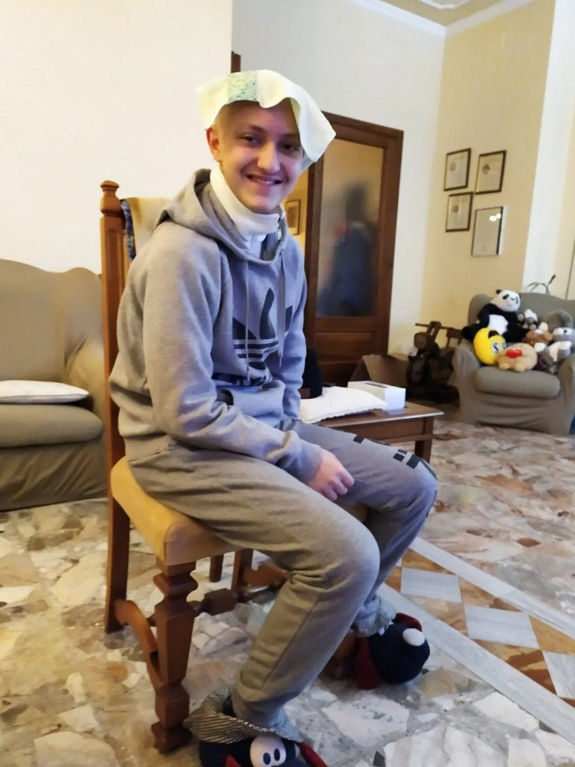 Eugenio pulisce la testa