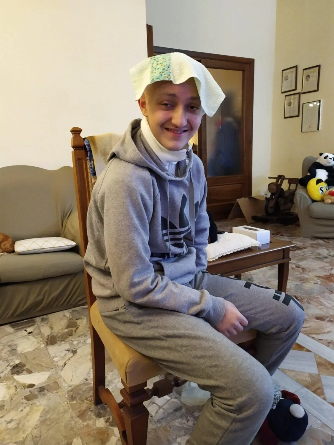 Eugenio pulisce la testa