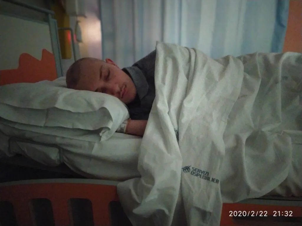 Eugenio dorme a OPBG