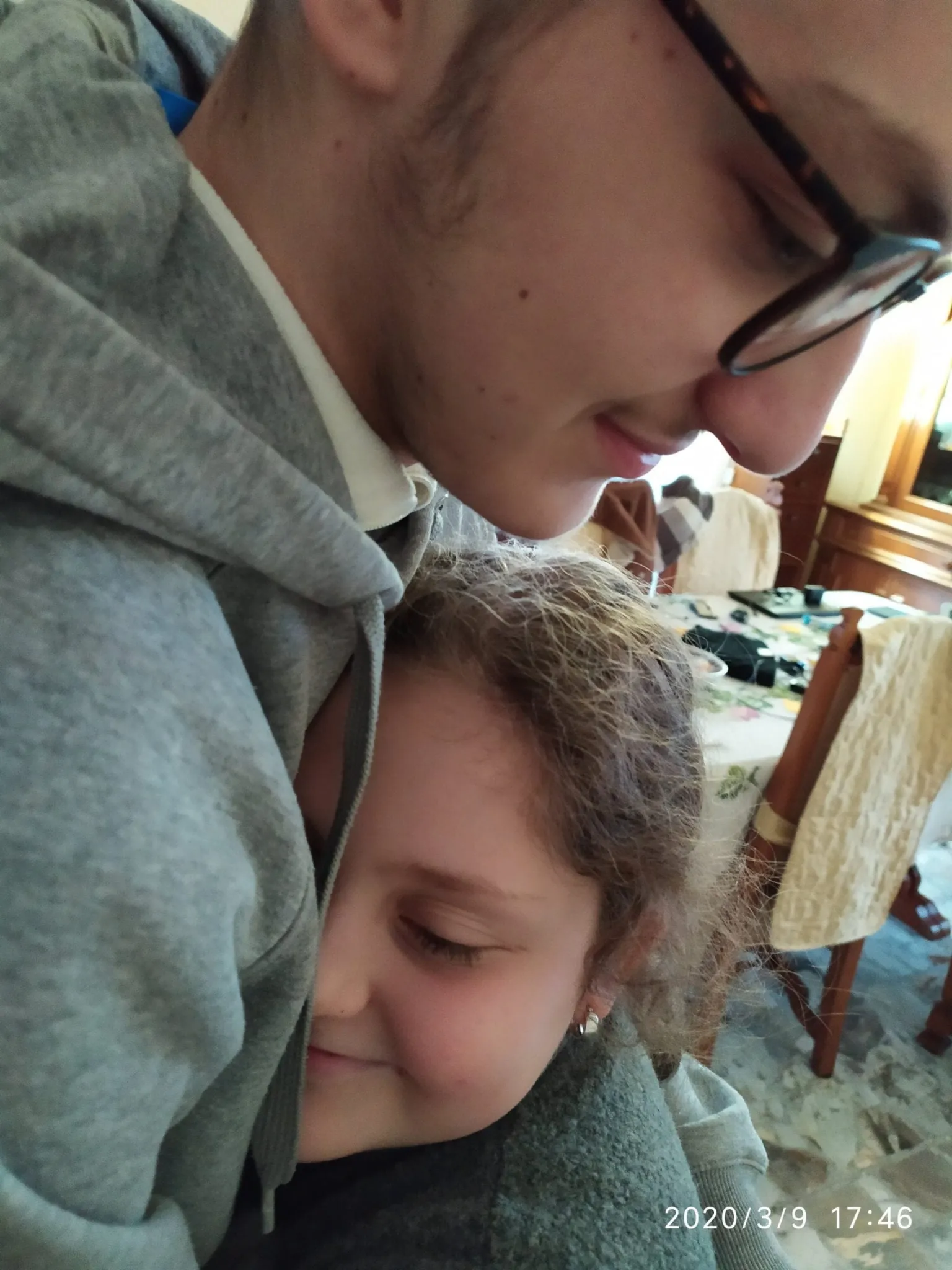 Eugenio abbraccia Francesca