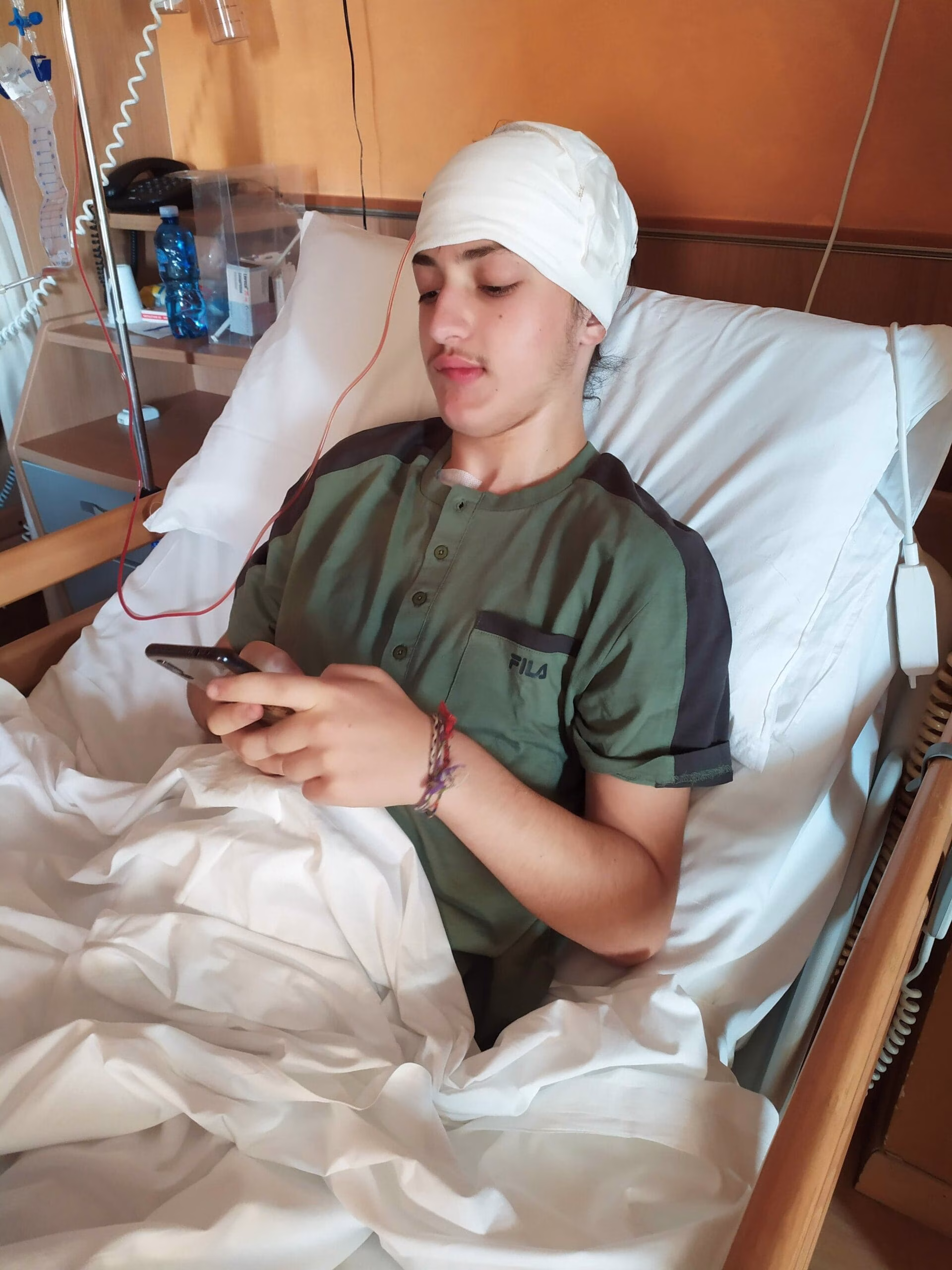 Eugenio con il suo telefonino