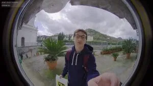 Eugenio al citofono nel 2018