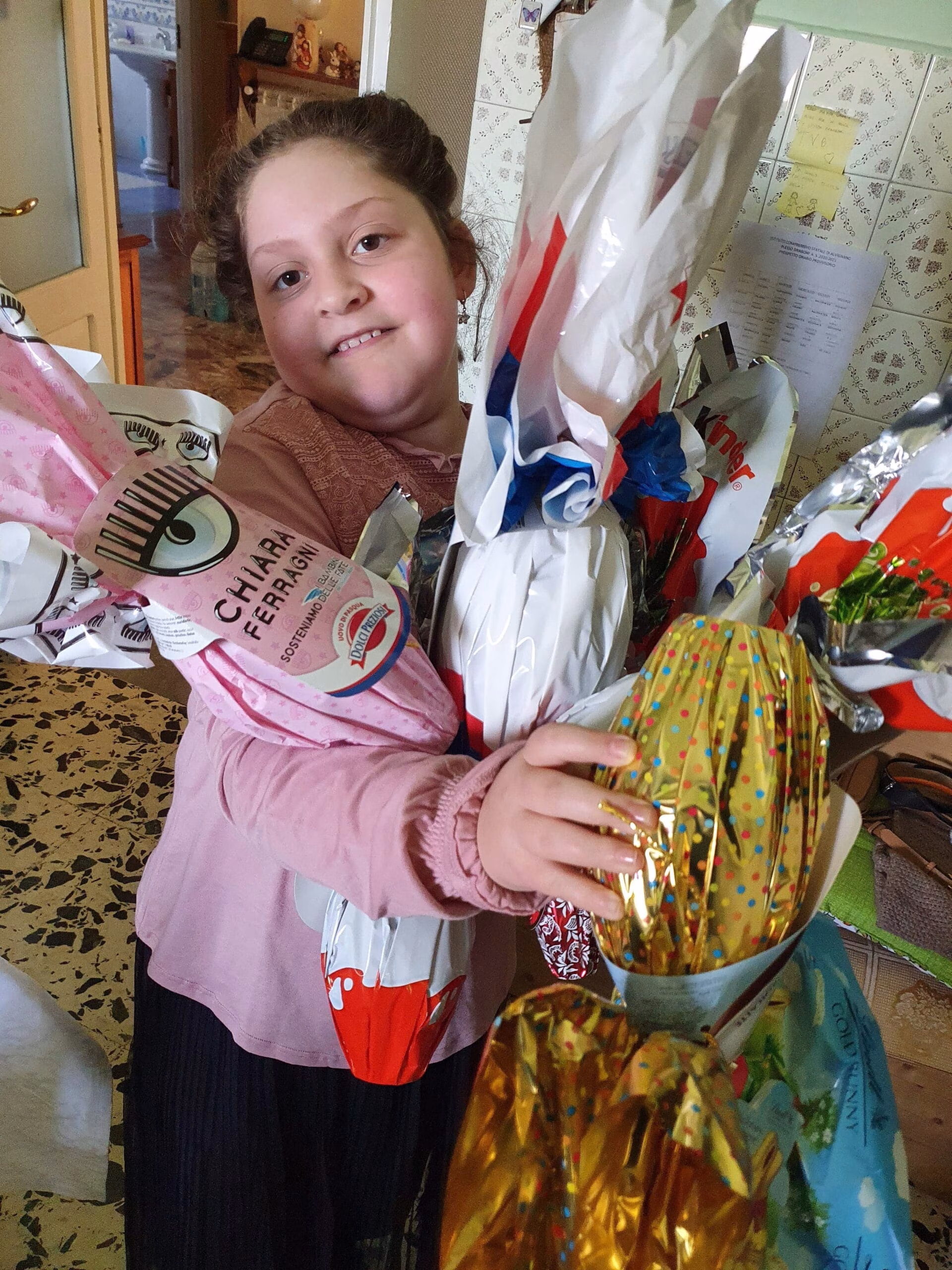 Francesca con i doni di Pasqua