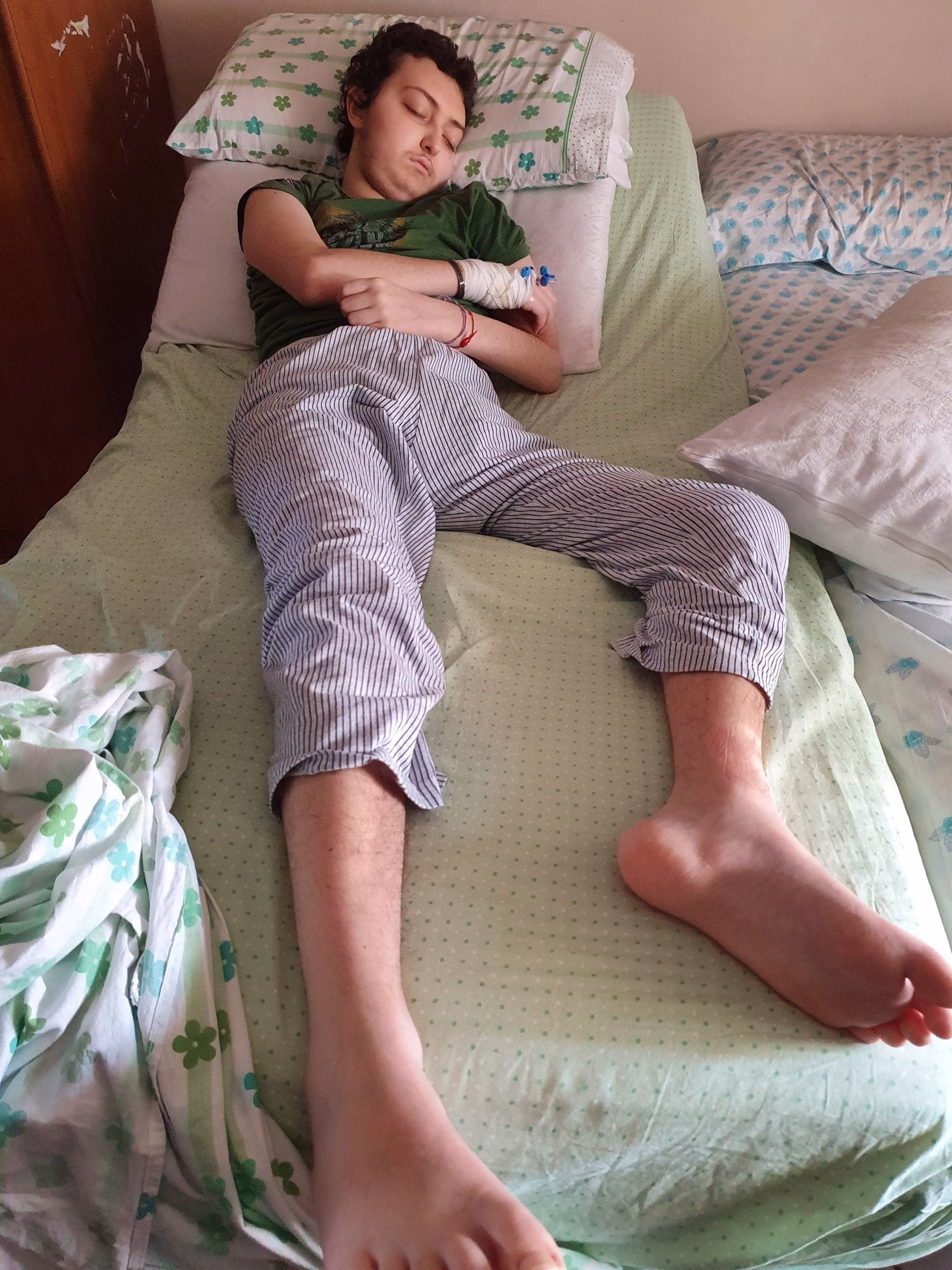 Eugenio dorme nel lettuccio