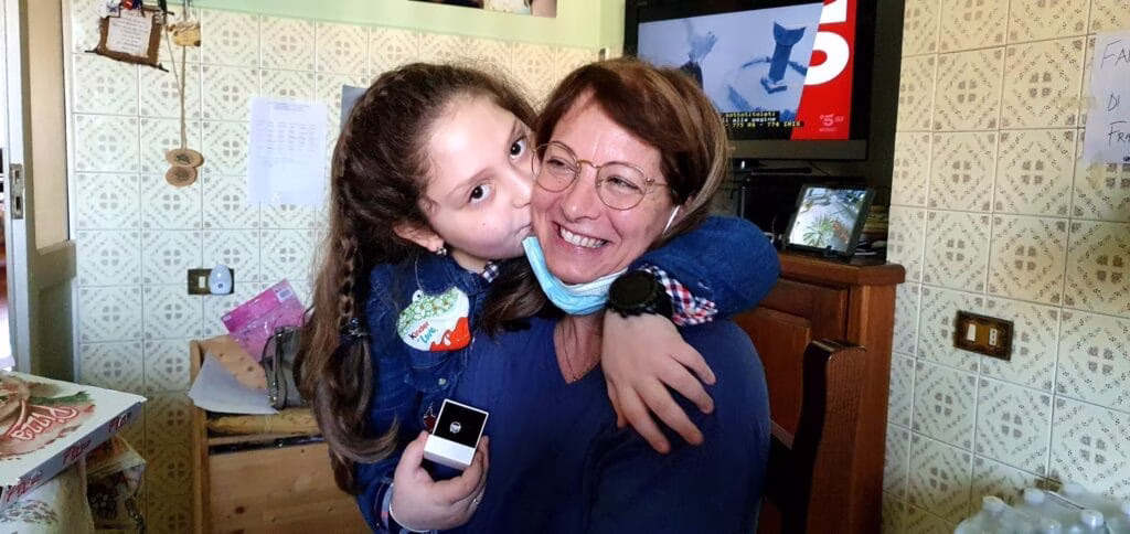 Francesca bacia Cristina Fabrizio