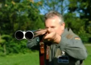 cacciatore con fucile