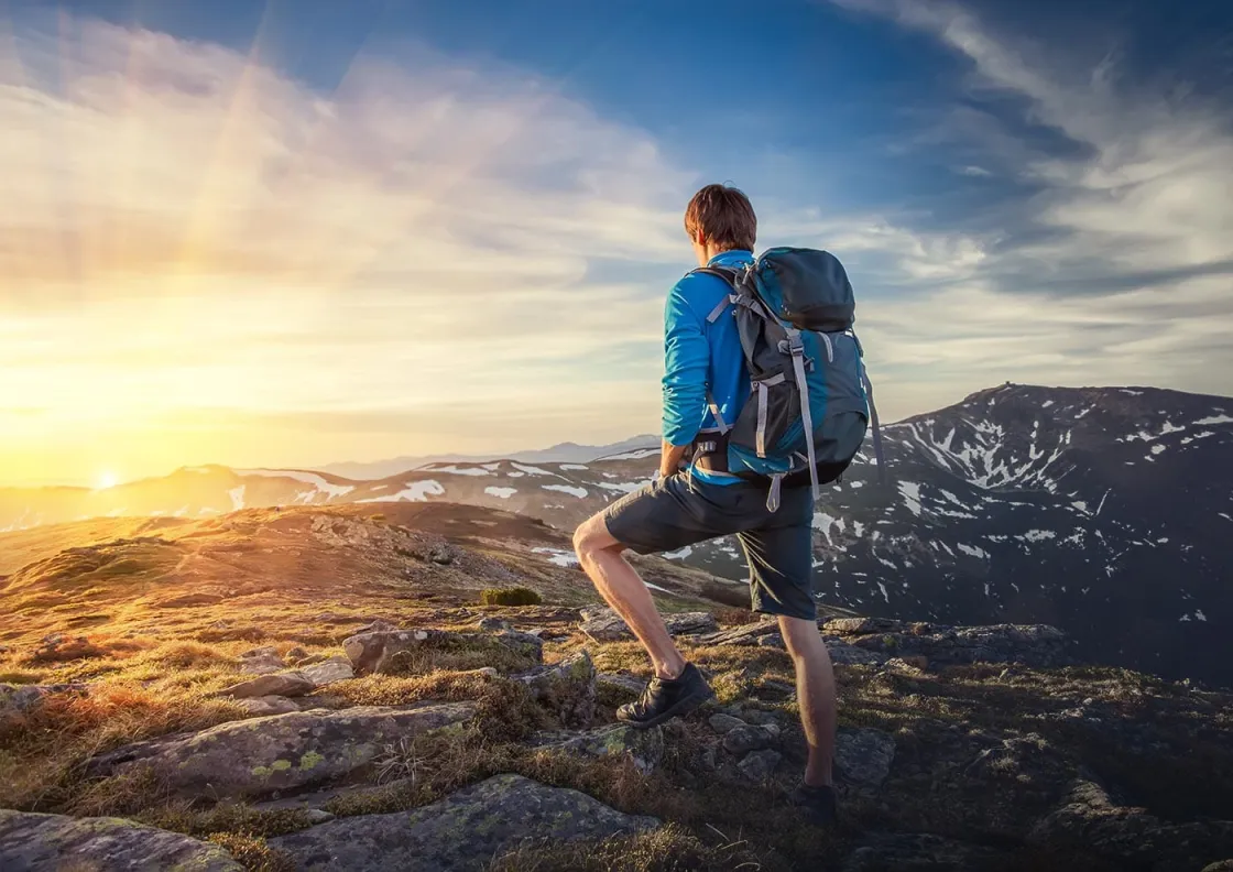 Uscire e mettersi in cammino verso l'alto