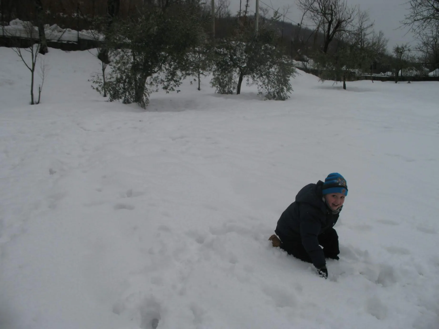 Eugenio gioca con la neve a Maiorano