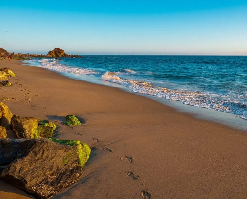 passi sulla spiaggia