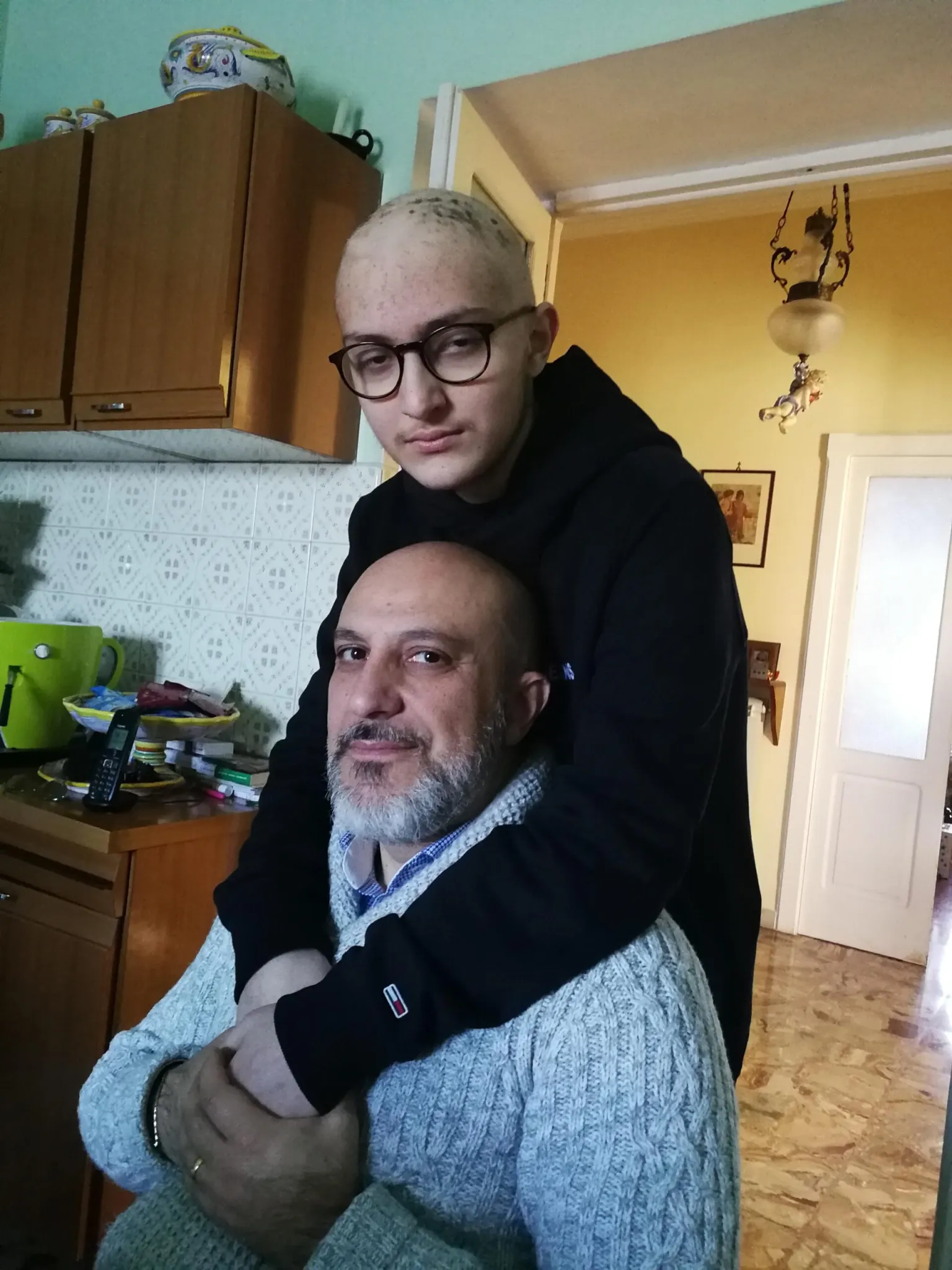 Eugenio abbraccia Remigio