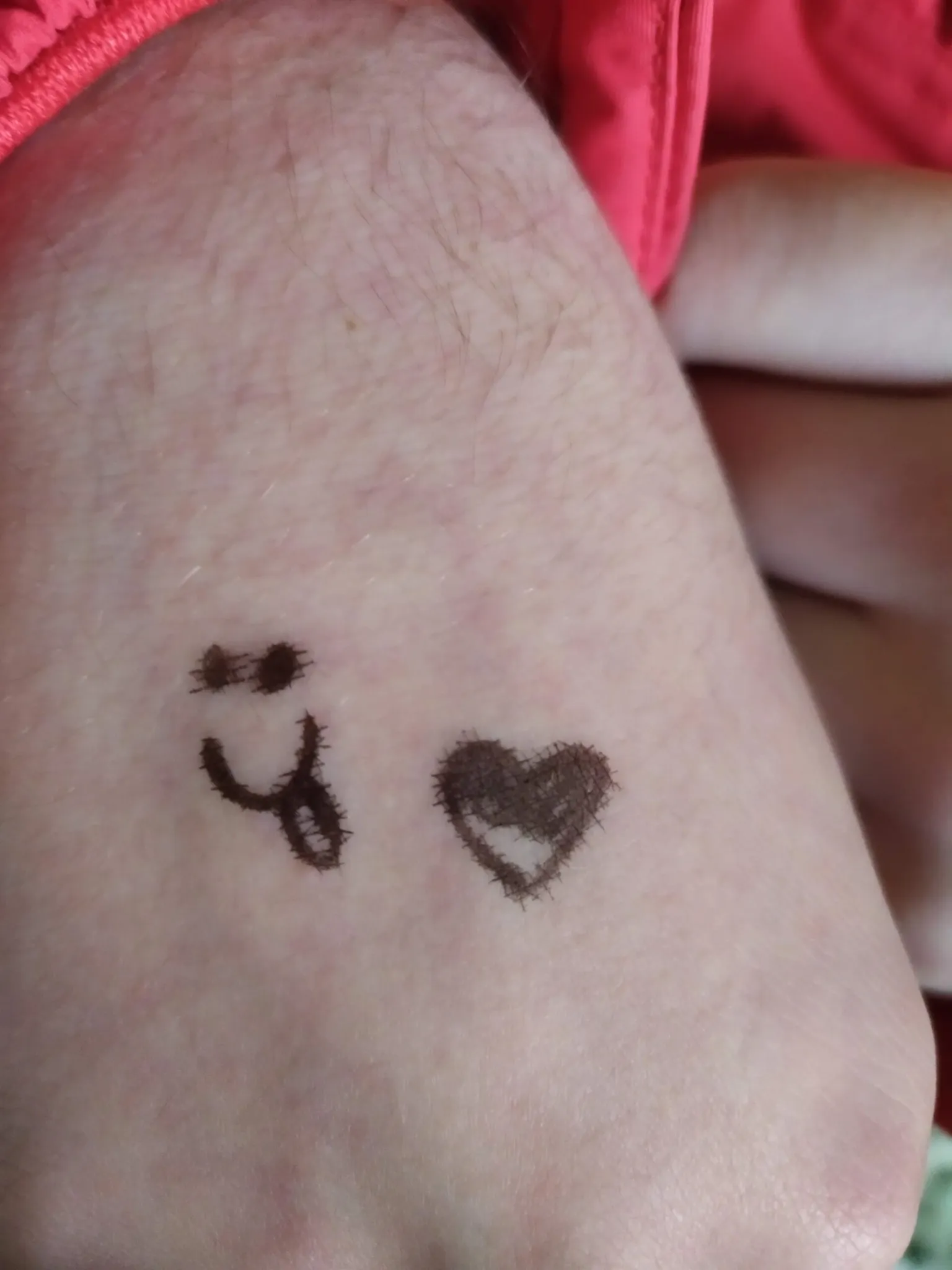 disegnini sulla mano di Eugenio