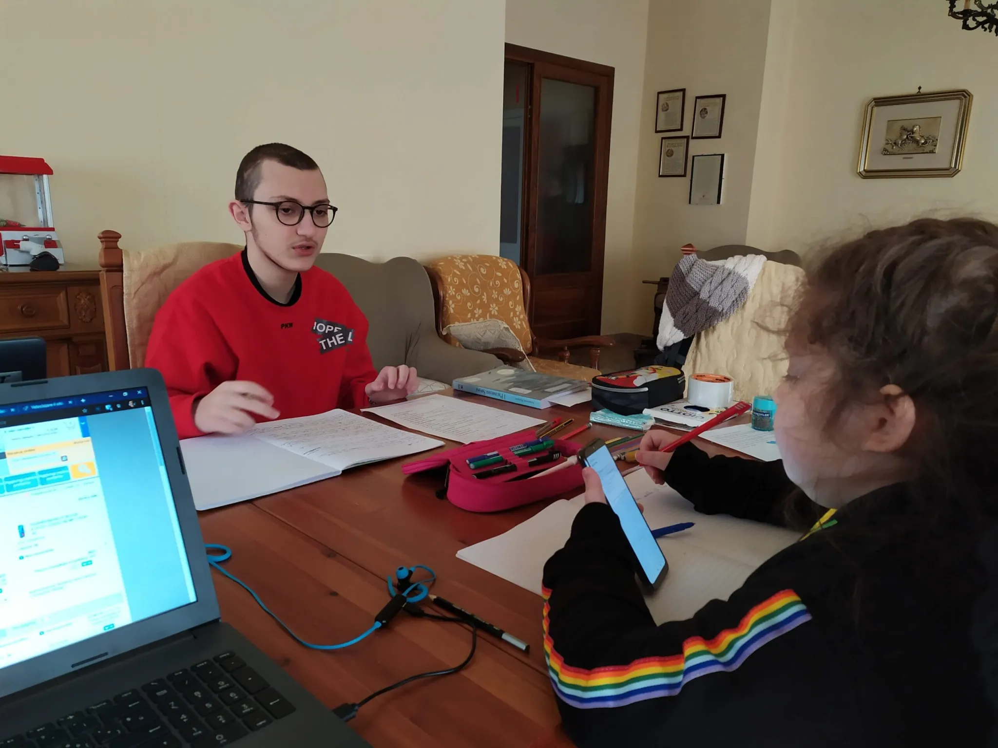 Eugenio e Francesca studiano insieme