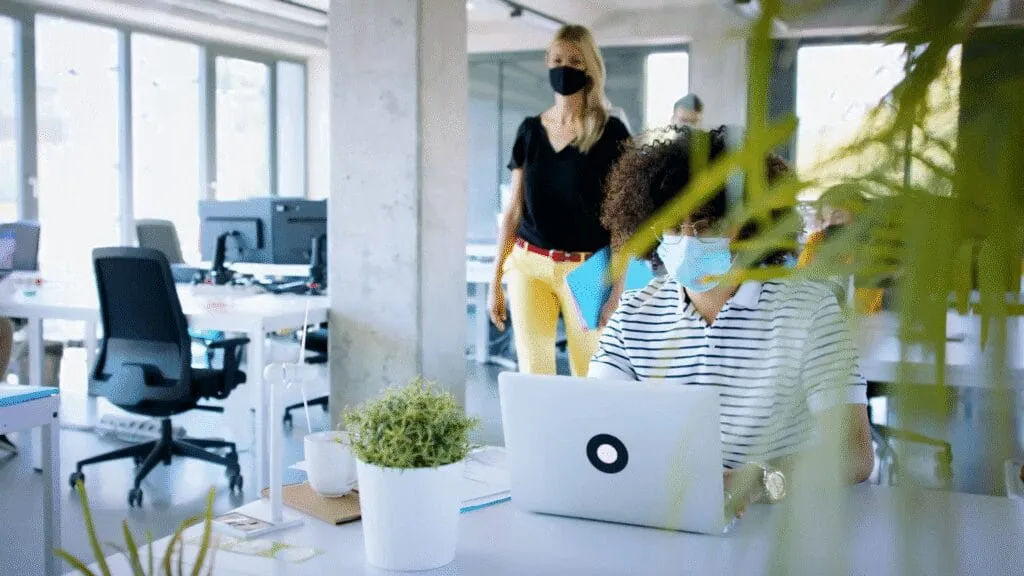 ragazzi con mascherina