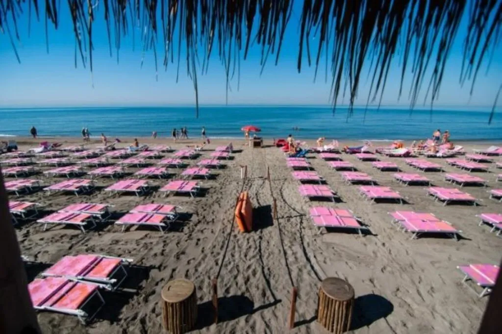Sulla spiaggia di Ostia