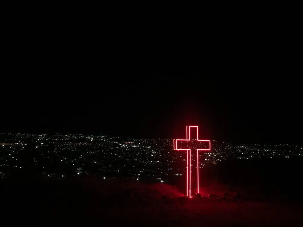 la Santa Croce sul mondo