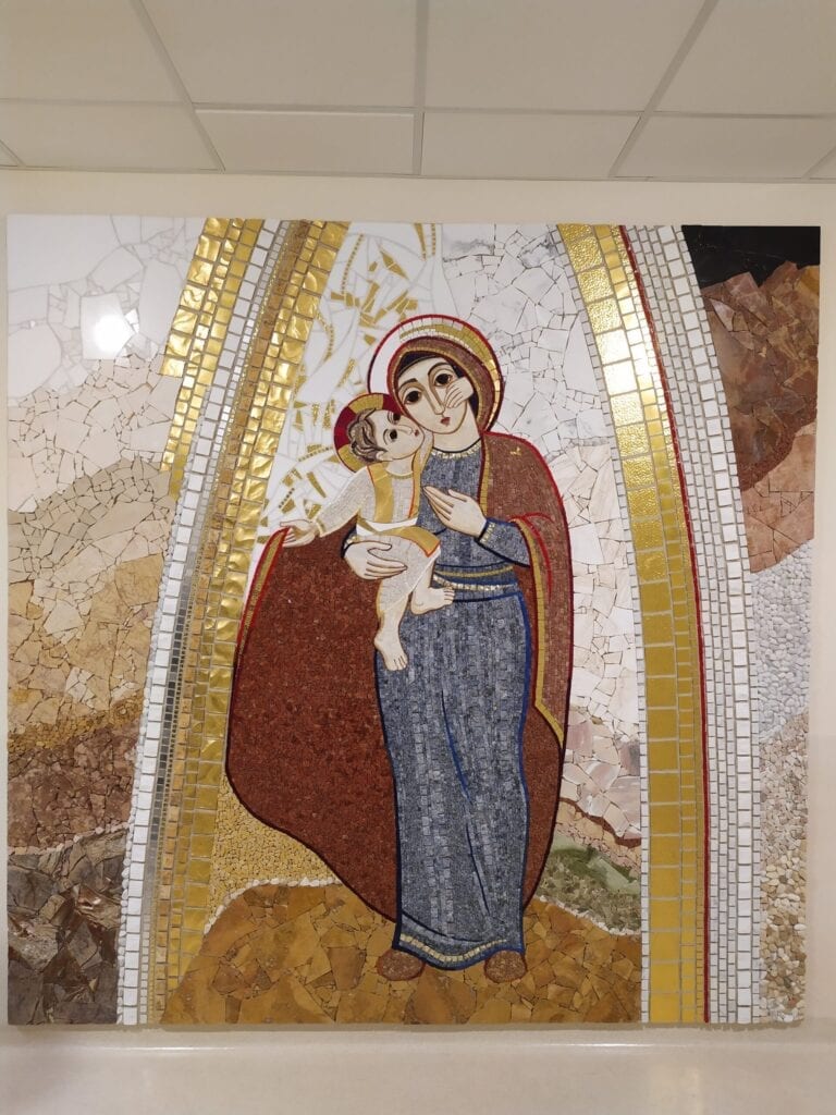madonnina mosaico al Gemelli