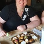 Giuseppina con dolcetti da nonna Rosa