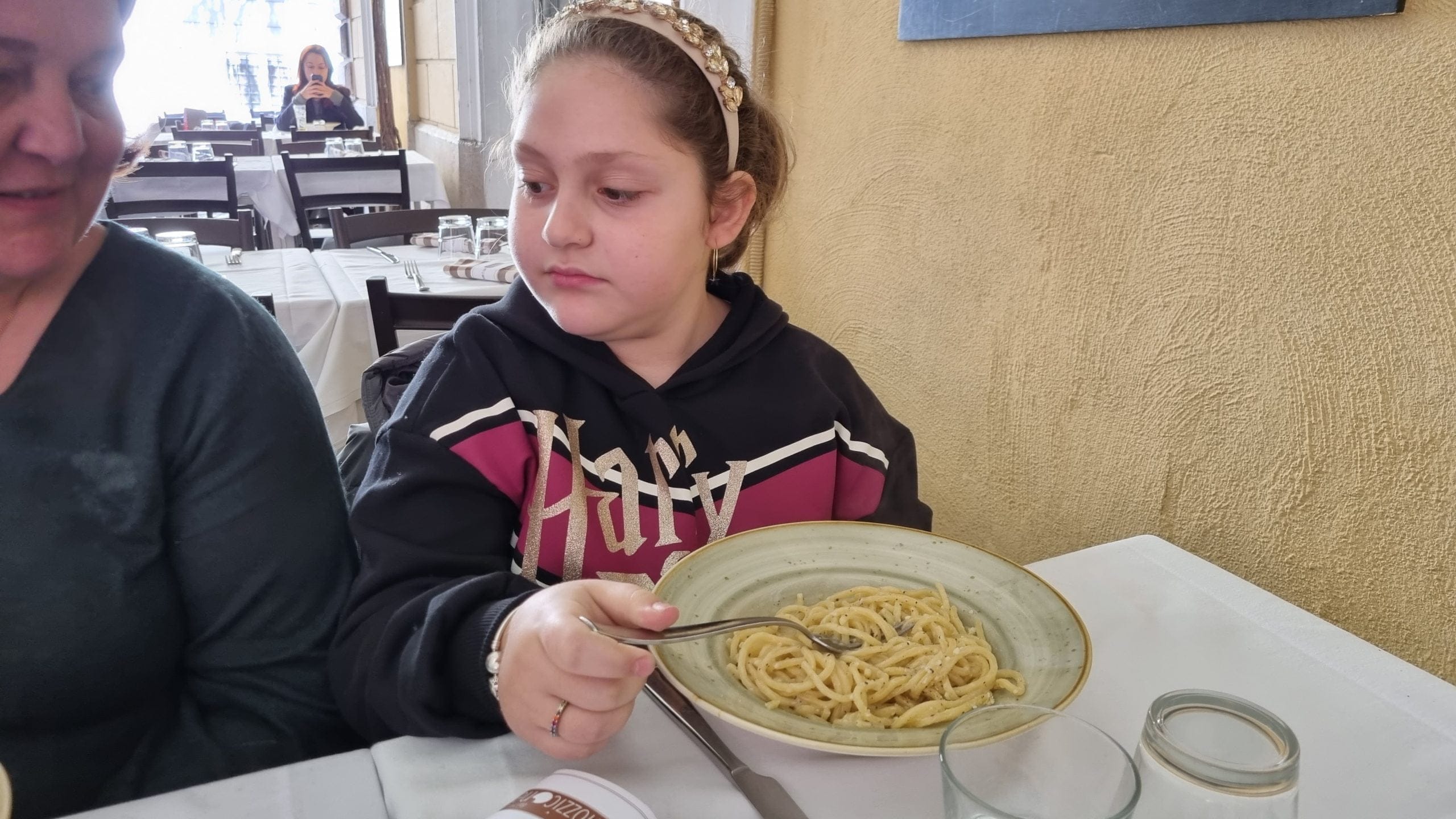 Francesca a pranzo con le sorelle Capelli