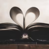 libro aperto a forma di cuore