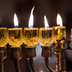 hanukkah, candelabro con candele