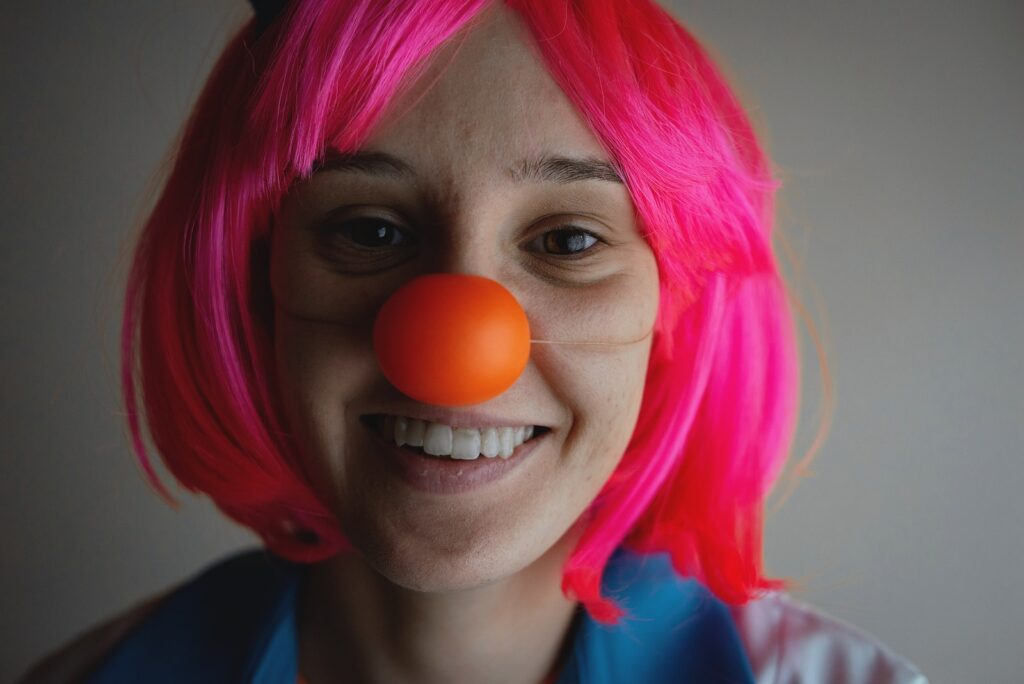 ragazza col naso rosso