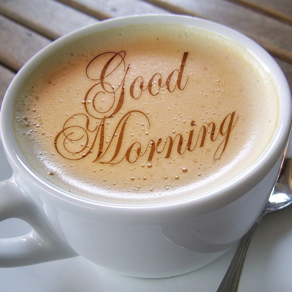 tazza di caffè con scritta good morning