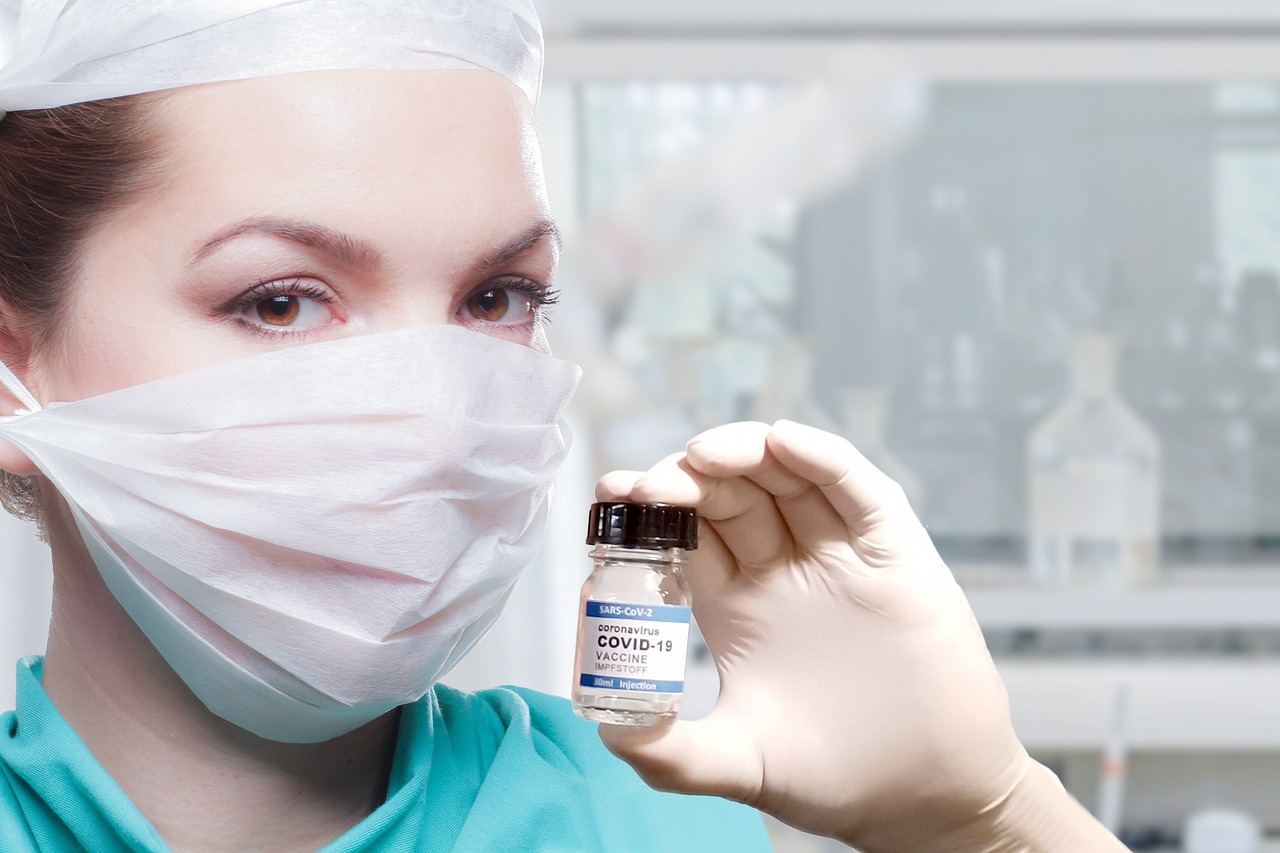woman, doctor, vaccine