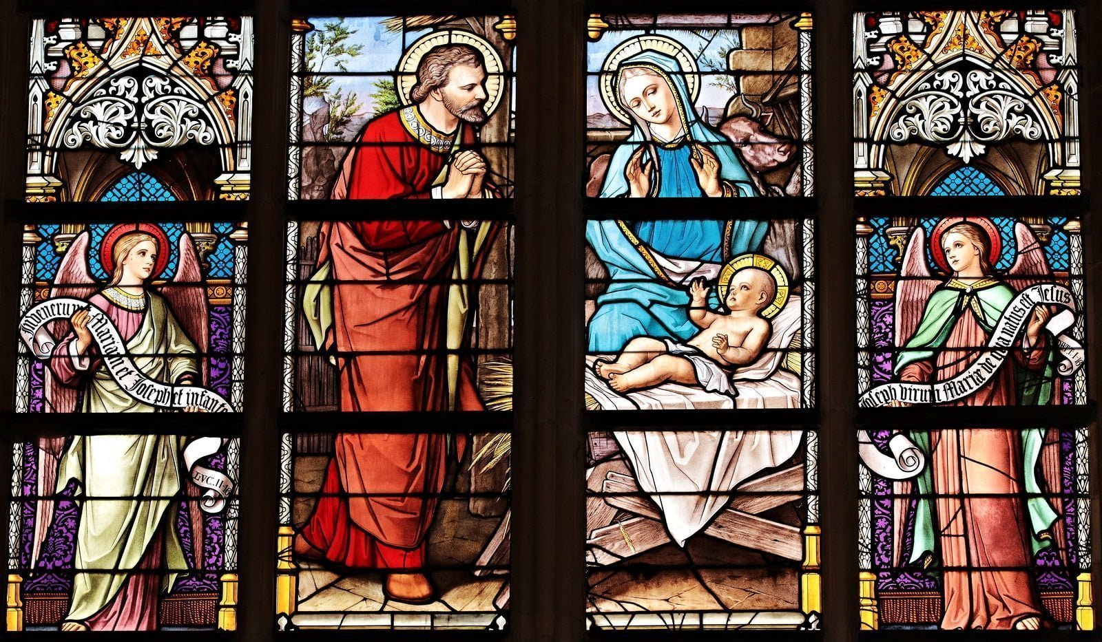 vetrata con la Sacra Famiglia