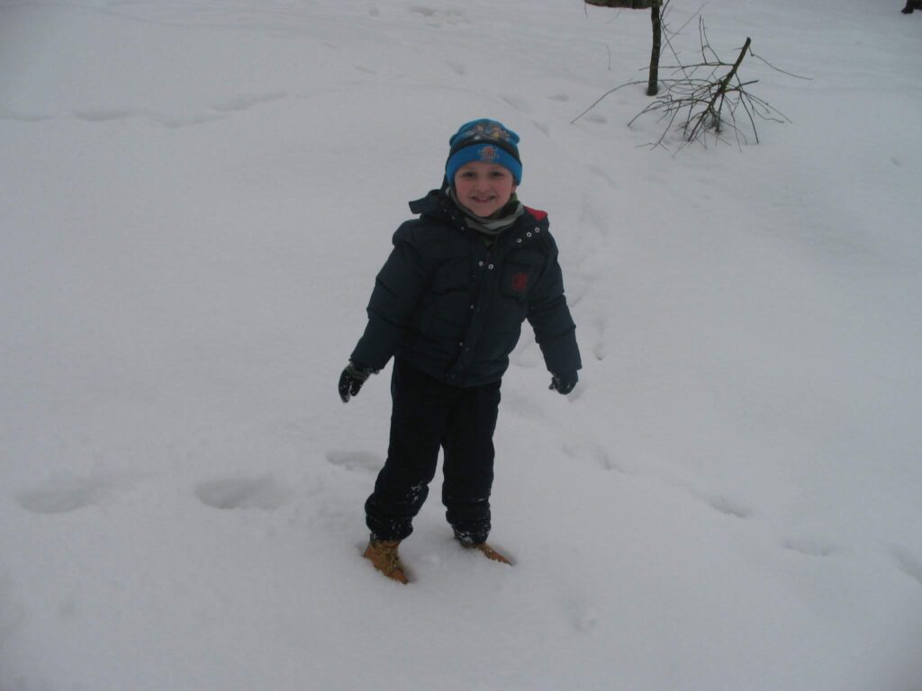 Eugenio plays in the snow in Maiorano
